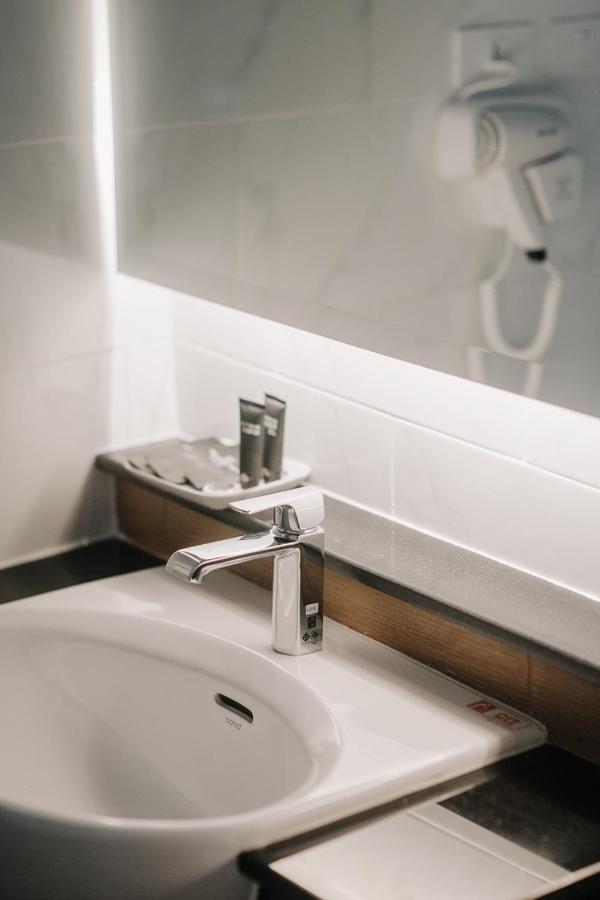 Arista Hotel Ubon Ubon Ratchathani Extérieur photo